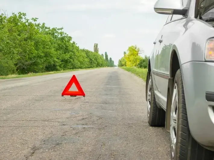 Phoenix injury lawyer meeting with left turn accident victim from Mountain Park Ranch about medical bills and lost wages