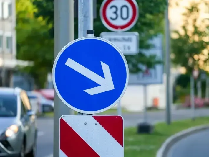 Car crash scene after unsafe left turn near Foothills Golf Club in Ahwatukee with damage photos and police response